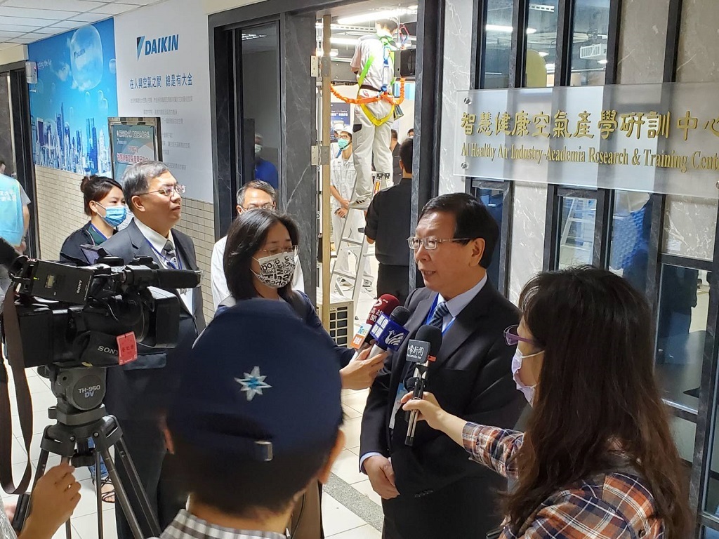 110學年度智慧健康空氣產學研訓中心揭牌儀式4